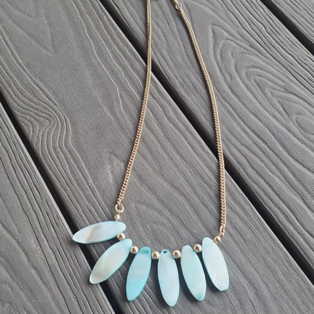 Frosted Aqua Petals Pendant Necklace 🌴